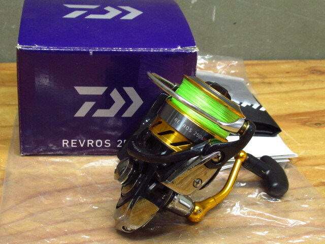 DAIWA REVROS 2506H ダイワ レブロス 箱 収納袋あり スピニングリール リール Thumbnail